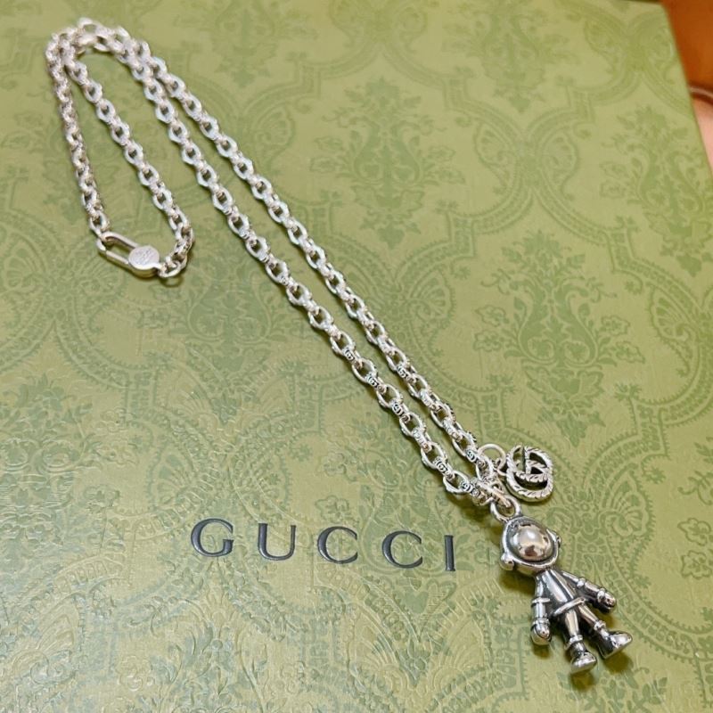 G*u*i necklaces